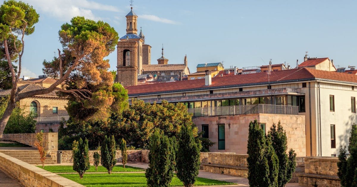 Buche Tickets nach Pamplona hospitales per Bus Busbud