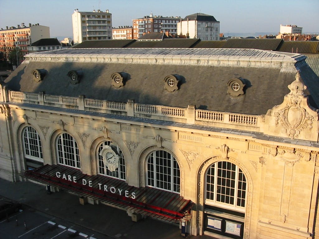 Informações sobre Troyes Cour de la Gare