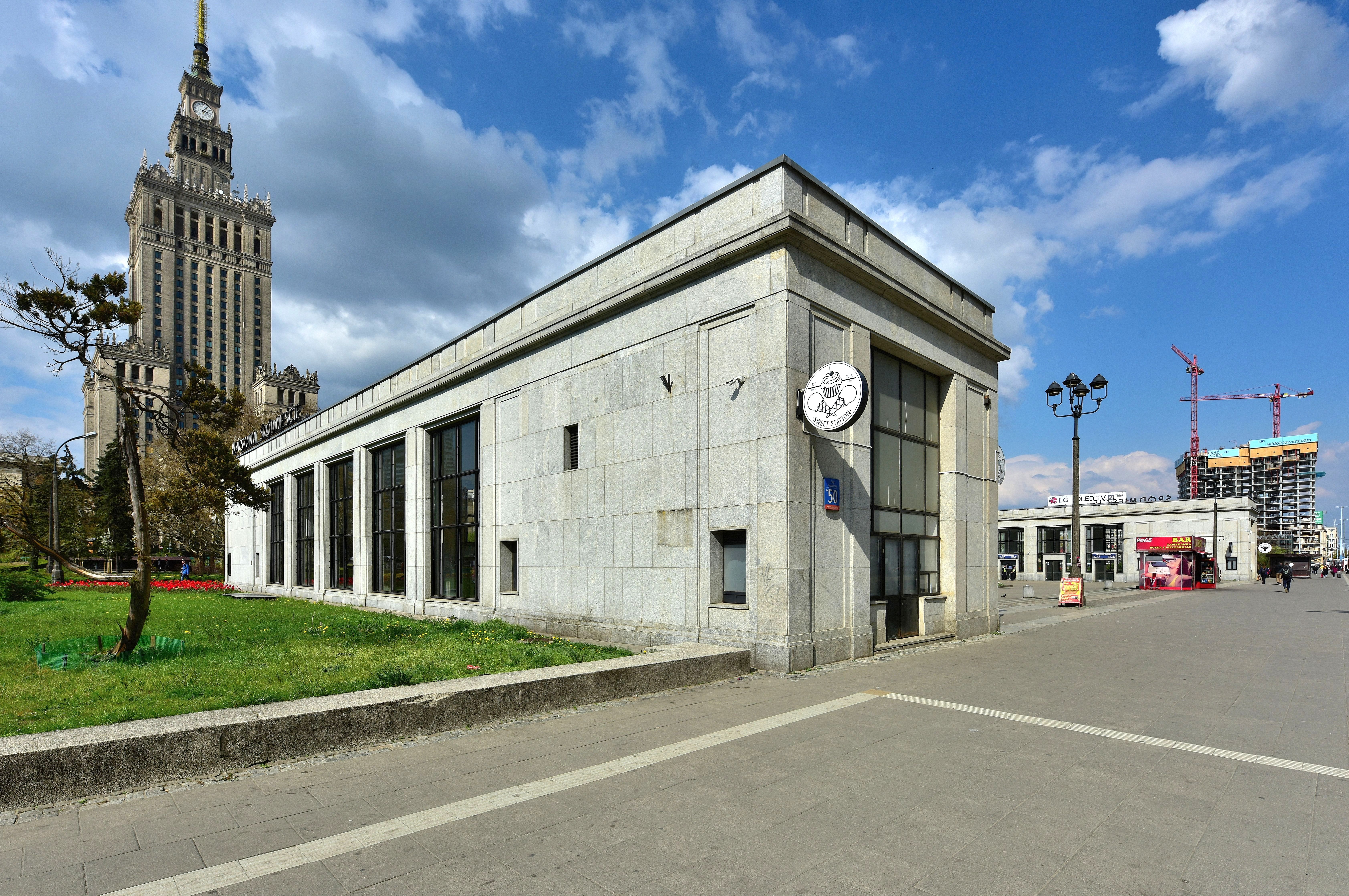 plac Defilad Warsaw bus station for FlixBus and Infobus Busbud